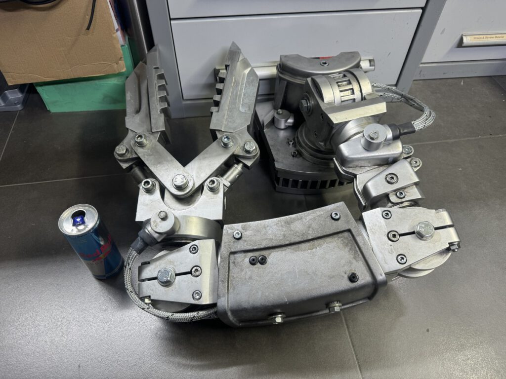 RoboCain – Lifesize Utility Arm