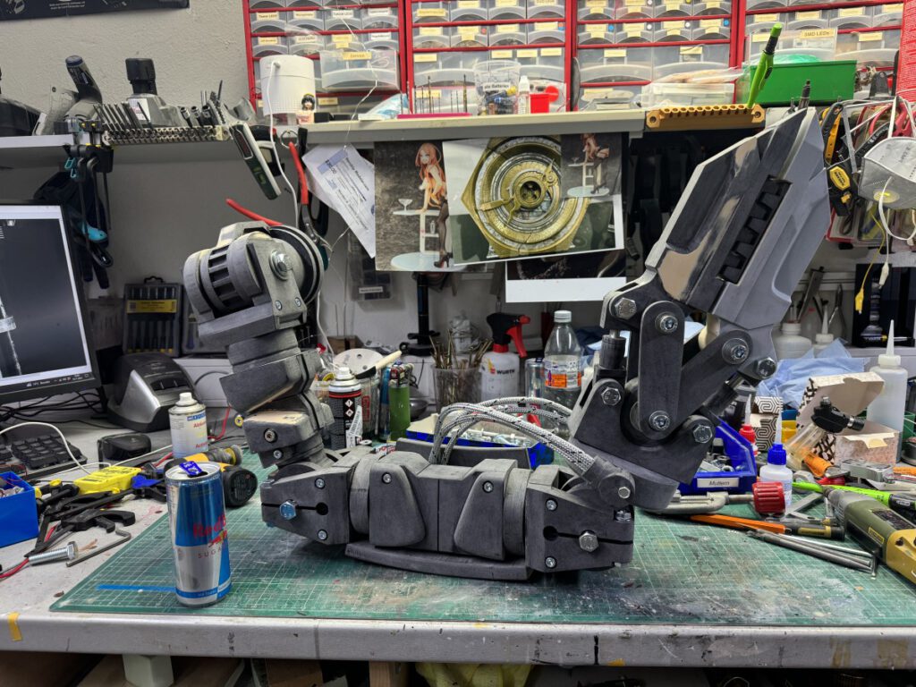 RoboCain – Lifesize Utility Arm
